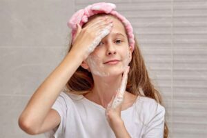 استفاده از صابون ضد جوش برای پوست نوجوانان