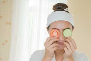 ماسک خیار و گوجه فرنگی خانگی برای شفاف شدن پوست و جوان کننده پوست صورت