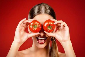 ماسک گوجه فرنگی برای مراقبت از پوست چرب