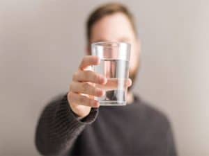 نوشیدن آب و درمان عفونت کلیه